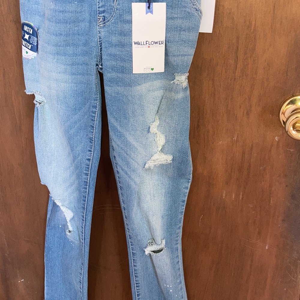 Wallflower overall the Tomboy ankle distressed jean overall with instastretch - Picture 9 of 17